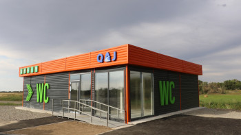 Фотография к новости: Закрытые санузлы вдоль трассы привели к увольнению директора