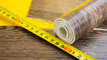 Фотография к новости: Некачественным линолеумом торговали в Атырау