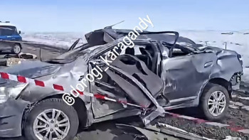 Фотография к новости: Легковушка перевернулась на повороте под Карагандой: есть погибшие