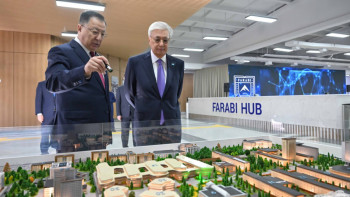 Фотография к новости: Токаев оценил научные разработки КазНУ