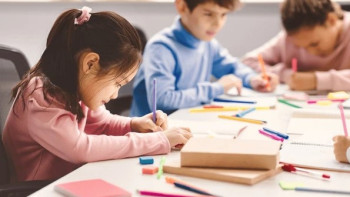 Фотография к новости: В Минпросвещения прокомментировали переход школ на шестидневку