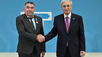 Фотография к новости: Токаев вручил награды гражданам за вклад в развитие страны