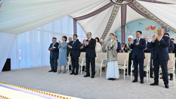 Фотография к новости: Президент посетил концерт по случаю праздника Наурыз 