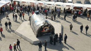 Фотография к новости: Седло из металла, тюльпаны из пластика: Эко-Наурыз прошёл в Алматы