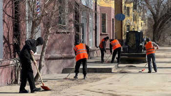 Фотография к новости: «Тазару күні»: Более 100 тысяч карагандинцев вышли на уборку улиц