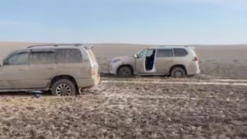 Фотография к новости: 8 человек оказались в грязевой ловушке в степи Улытау