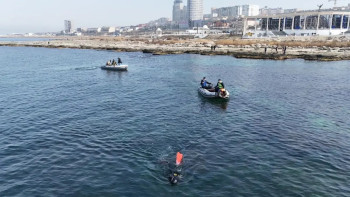 Фотография к новости: Водолазы в Актау очистили дно Каспийского моря на глубине 10 метров