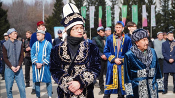 Фотография к новости: Тысячи акмолинцев в национальных костюмах синхронно исполнили  танец «Қара жорға»