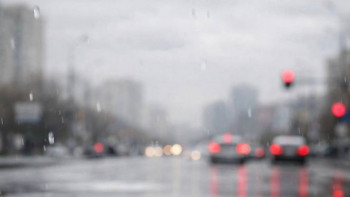 Фотография к новости: В Атырау проверяют состав «грязного дождя»: пробы отправлены на анализ