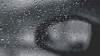 Фотография к новости: Необычный «грязный дождь» сняли на видео жители Атырау