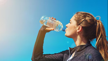 Фотография к новости: Ученые развеяли миф о пользе воды для почек