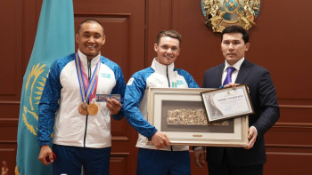 Фотография к новости: Паралимпийский чемпион Хамитов получил новое звание