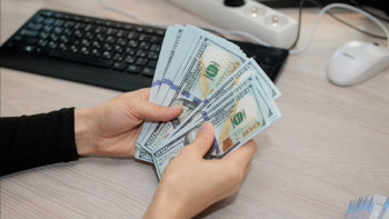 Фотография к новости: Часть пенсионных накоплений казахстанцев передадут в управление еще одной компании