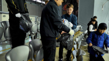 Фотография к новости: Юные футболисты столицы провели экоакцию на матче Казахстана и Коморских островов