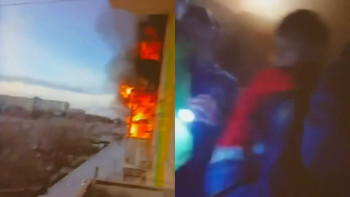 Фотография к новости: Полицейские зашли в горящую квартиру и вынесли мужчину