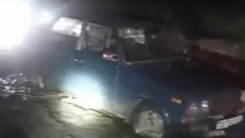 Фотография к новости: Спасатели вытащили из грязи автомобиль с ребёнком в СКО