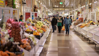 Фотография к новости: Что скрывают рынки Казахстана: теснота, мясо без контроля, холод без холодильников