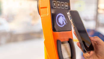 Фотография к новости: Эксперт предупредил о рисках оплаты по лицу и ладони