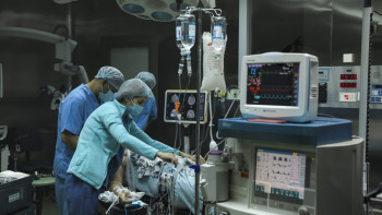 Фотография к новости: Упала с высоты 15 метров: пострадавшая на заводе в Павлодаре находится в реанимации