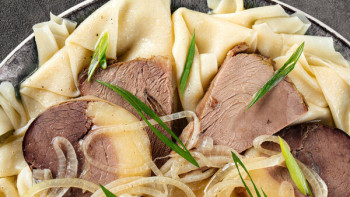 Фотография к новости: В столичных школах ввели новое меню с бешбармаком