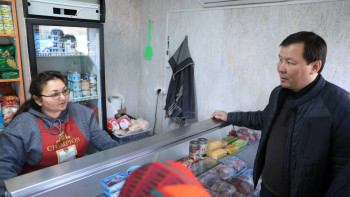 Фотография к новости: Рынки Актобе не обеспечены холодильными витринами и водопроводом: аким проверил состояние