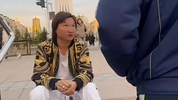 Фотография к новости: Известного российского блогера ударили у столичного Байтерека