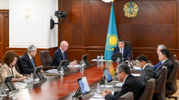 Фотография к новости: Бектенов поручил внедрять технологии «чистого угля» и поддержать углехимию