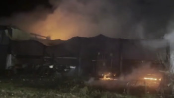 Фотография к новости: Огонь охватил частную территорию в Талдыкоргане