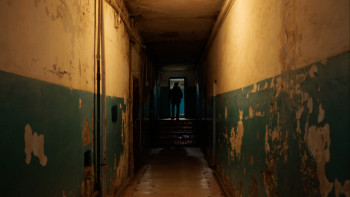 Фотография к новости: Жильцы аварийного дома в Астане показали заплесневелые коридоры и затопленный подвал