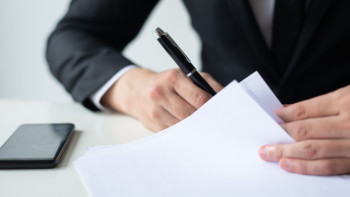 Фотография к новости: В Мажилисе заявили о рисках предвзятости в закупках «КазМунайГаз» и «Самрук-Казына»