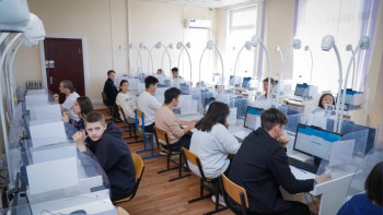 Фотография к новости: Списывали и проносили: что происходило на ЕНТ-2026