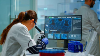 Фотография к новости: Бесплатное жильё, 8 млн тенге и гранты: какие льготы получают учёные в Казахстане