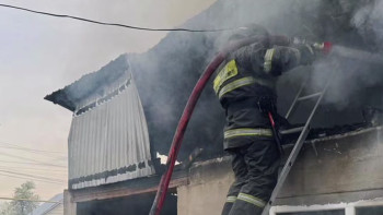 Фотография к новости: Крыша времянки загорелась в Алматинской области