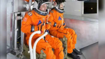 Фотография к новости: Космический корабль Orion успешно приводнился в Тихом океане