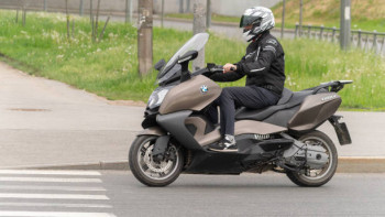 Фотография к новости: Что нужно учитывать при управлении мопедом