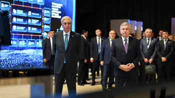 Фотография к новости: Президенты Казахстана и Узбекистана посетили хакатон по искусственному интеллекту