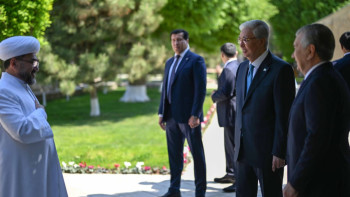 Фотография к новости: Токаев и Мирзиёев посетили мемориальный комплекс Бахауддина Накшбанди