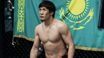 Фотография к новости: Жалгас Жумагулов нокаутировал соперника в первом раунде