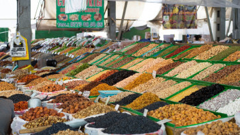 Фотография к новости: Секреты казахстанских рынков: нехватка мест и торговля без холодильников