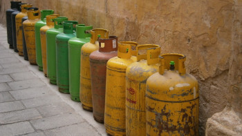 Фотография к новости: Более 400 газовых баллонов вынесли спасатели из пожаров в Казахстане