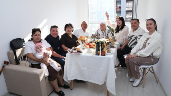 Фотография к новости: В Алматы молодые ученые заселились в квартиры, врученные Президентом