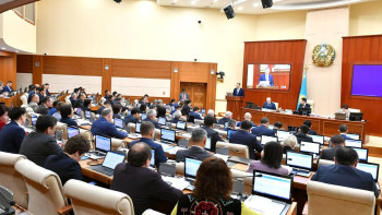 Фотография к новости: В Мажилисе обсуждают новые законы о рейтингах, науке и селекции