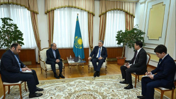 Фотография к новости: Глава МИД принял посла Ирана