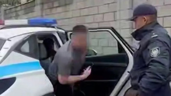 Фотография к новости: Посетителя Алматинского зоопарка наказали за выходку у вольера со львом