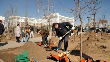 Фотография к новости: "Союз отцов" вышел на субботник в Астане