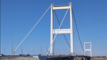 Фотография к новости: Японский мост в Семее готовится к "взлёту": оторвавшаяся пластина напугала горожан