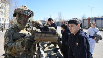 Фотография к новости: Более 15 тысяч казахстанцев посетили воинские части в День открытых дверей