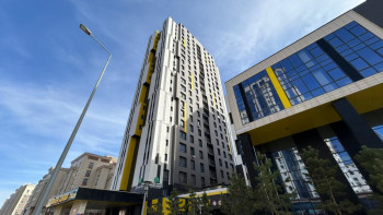 Фотография к новости: В Астане 18-летнего парня сняли с крыши ЖК Коркем 3