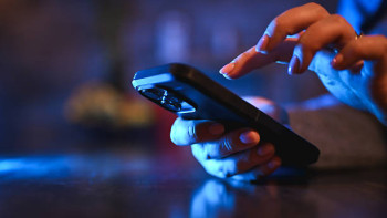 Фотография к новости: Актюбинка тайно оформила iPhone в рассрочку через телефон знакомого