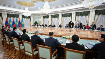 Фотография к новости: Переговоры Токаева и Хурэлсуха продолжились в расширенном составе